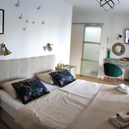 Riviera Rooms And Apartments Palit Exterior foto