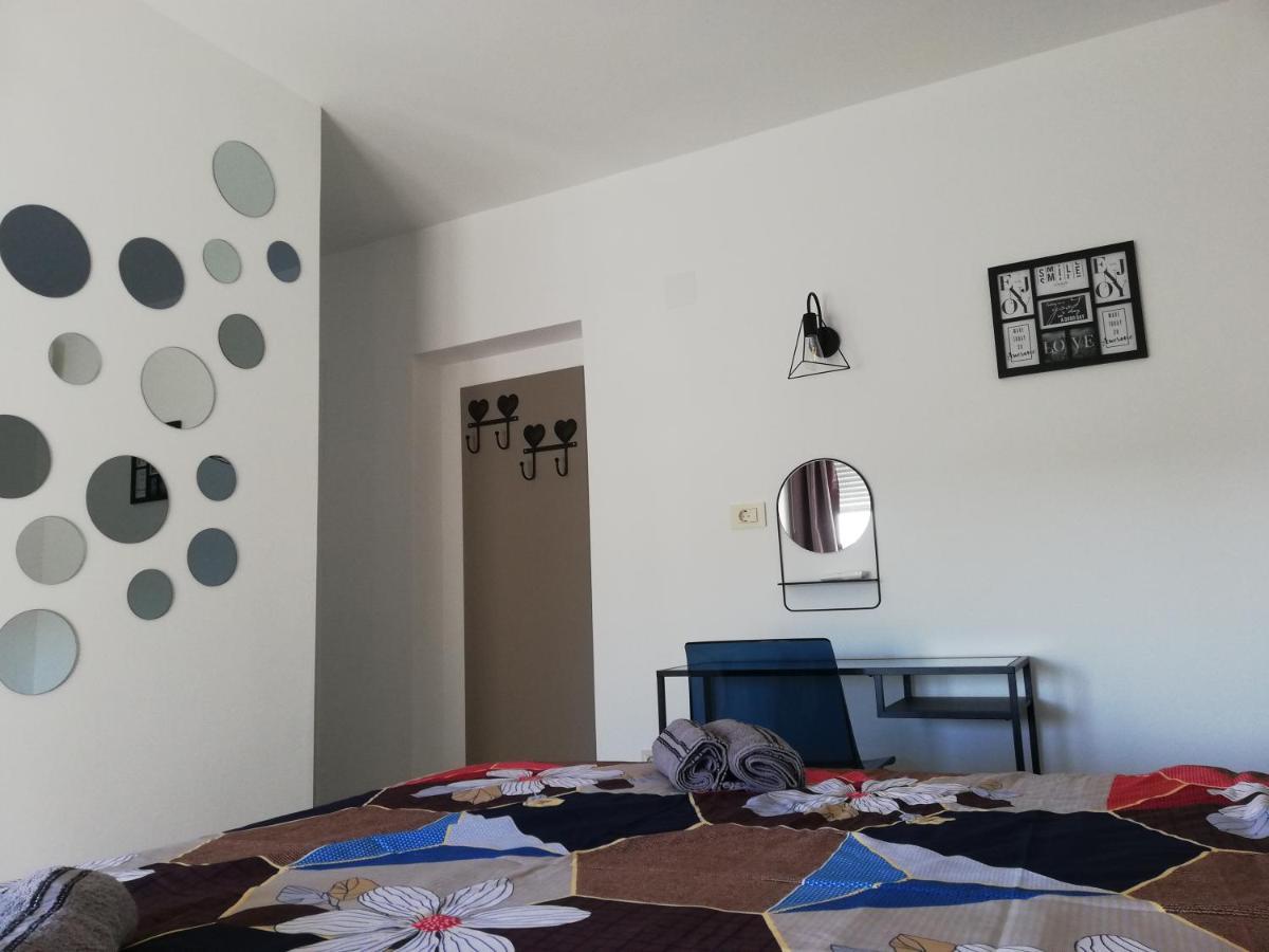 Riviera Rooms And Apartments Palit Exterior foto