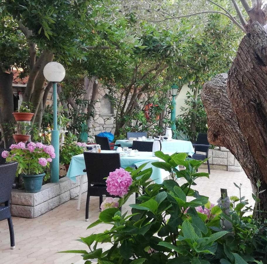 Riviera Rooms And Apartments Palit Exterior foto