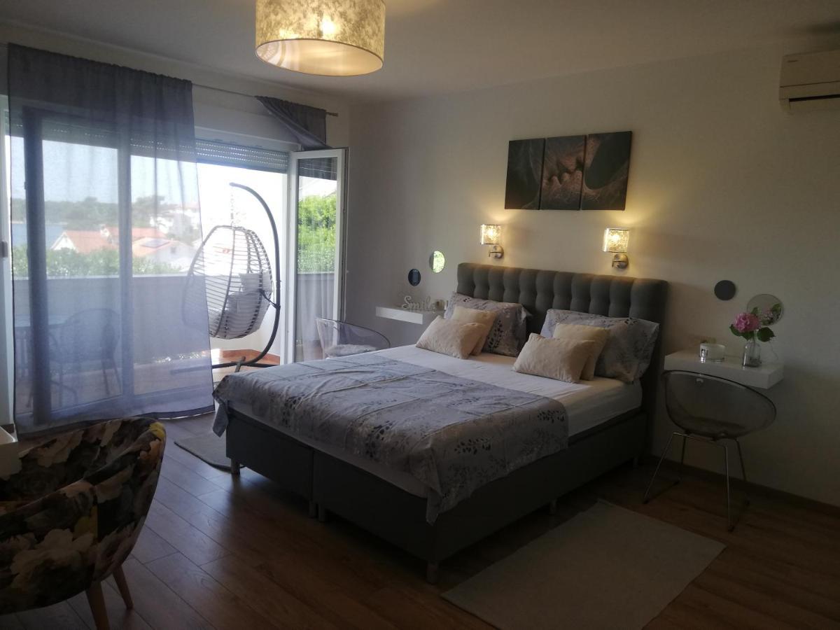 Riviera Rooms And Apartments Palit Exterior foto