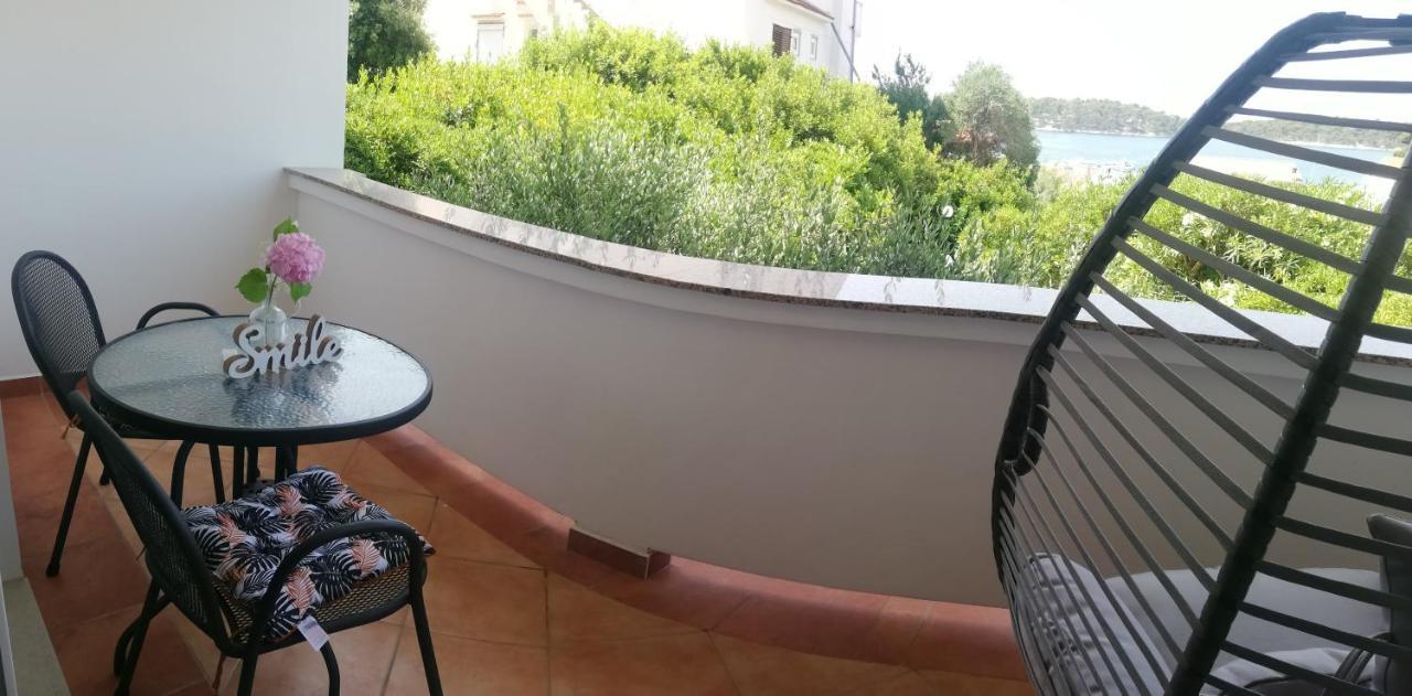 Riviera Rooms And Apartments Palit Exterior foto