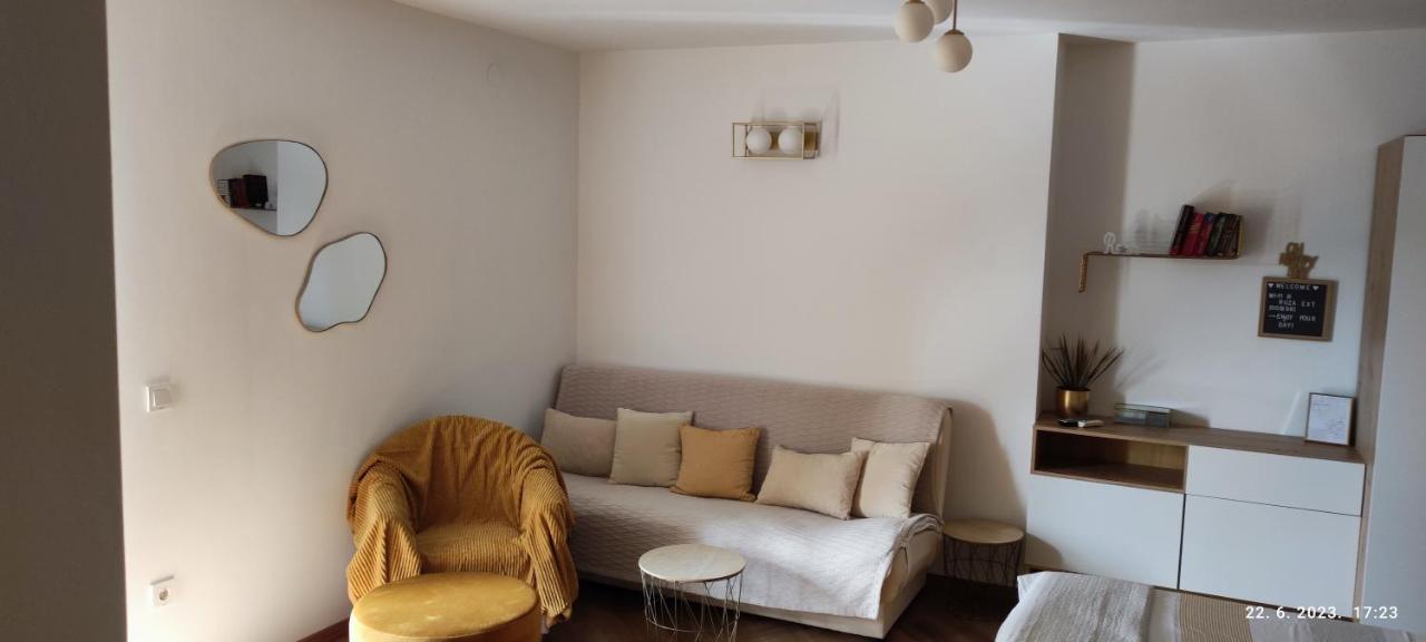 Riviera Rooms And Apartments Palit Exterior foto