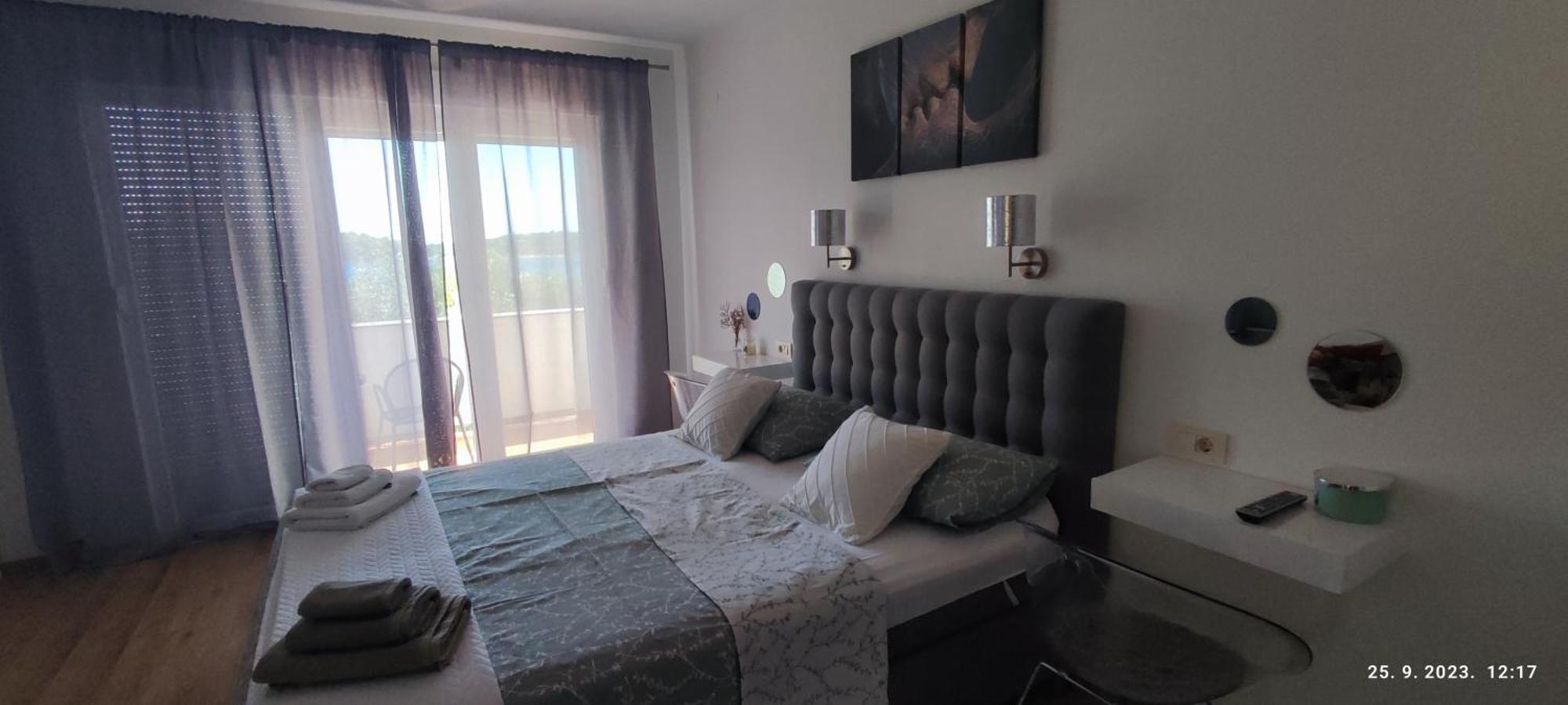 Riviera Rooms And Apartments Palit Exterior foto