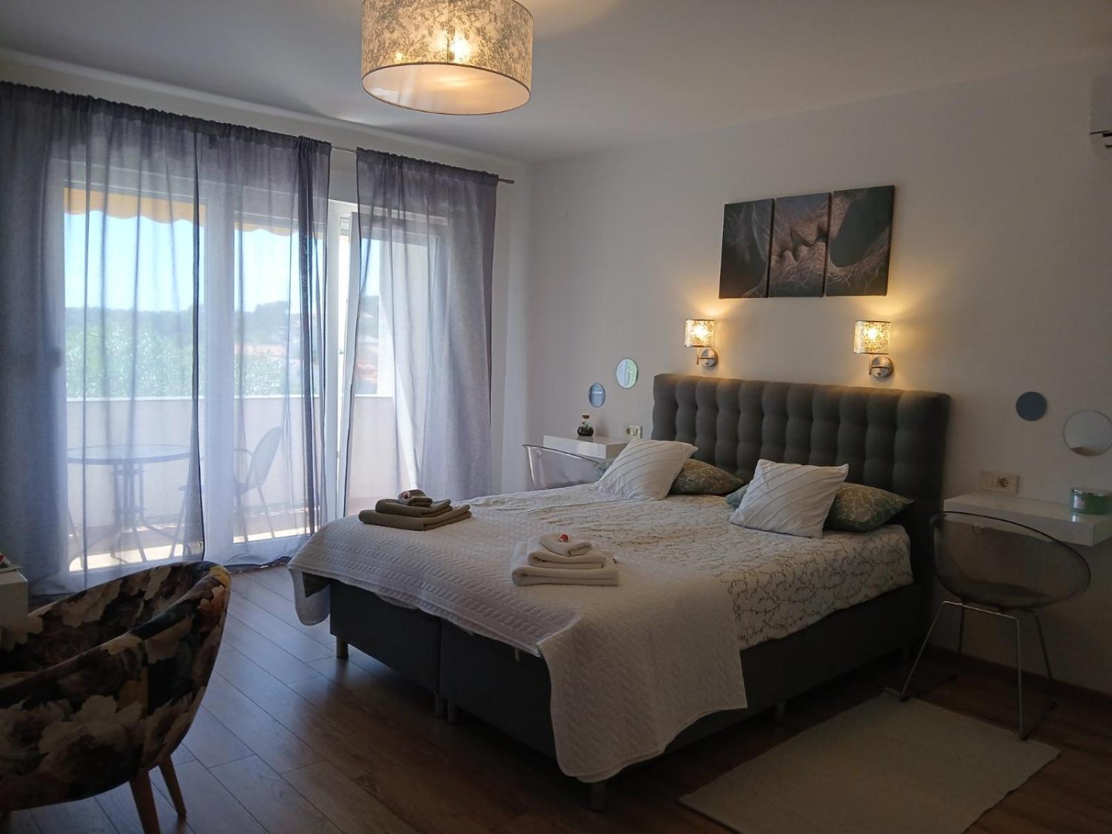 Riviera Rooms And Apartments Palit Exterior foto