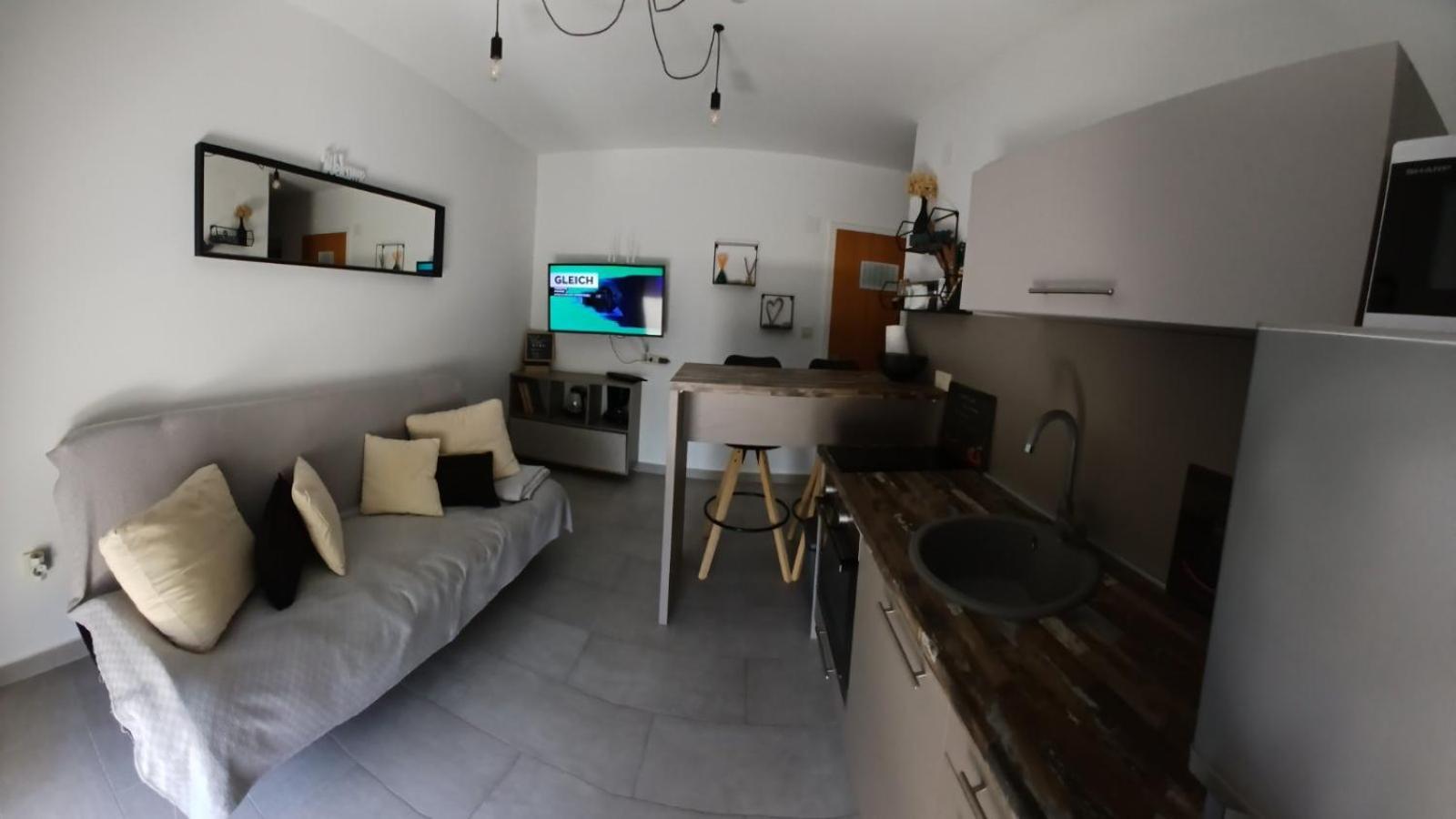 Riviera Rooms And Apartments Palit Exterior foto