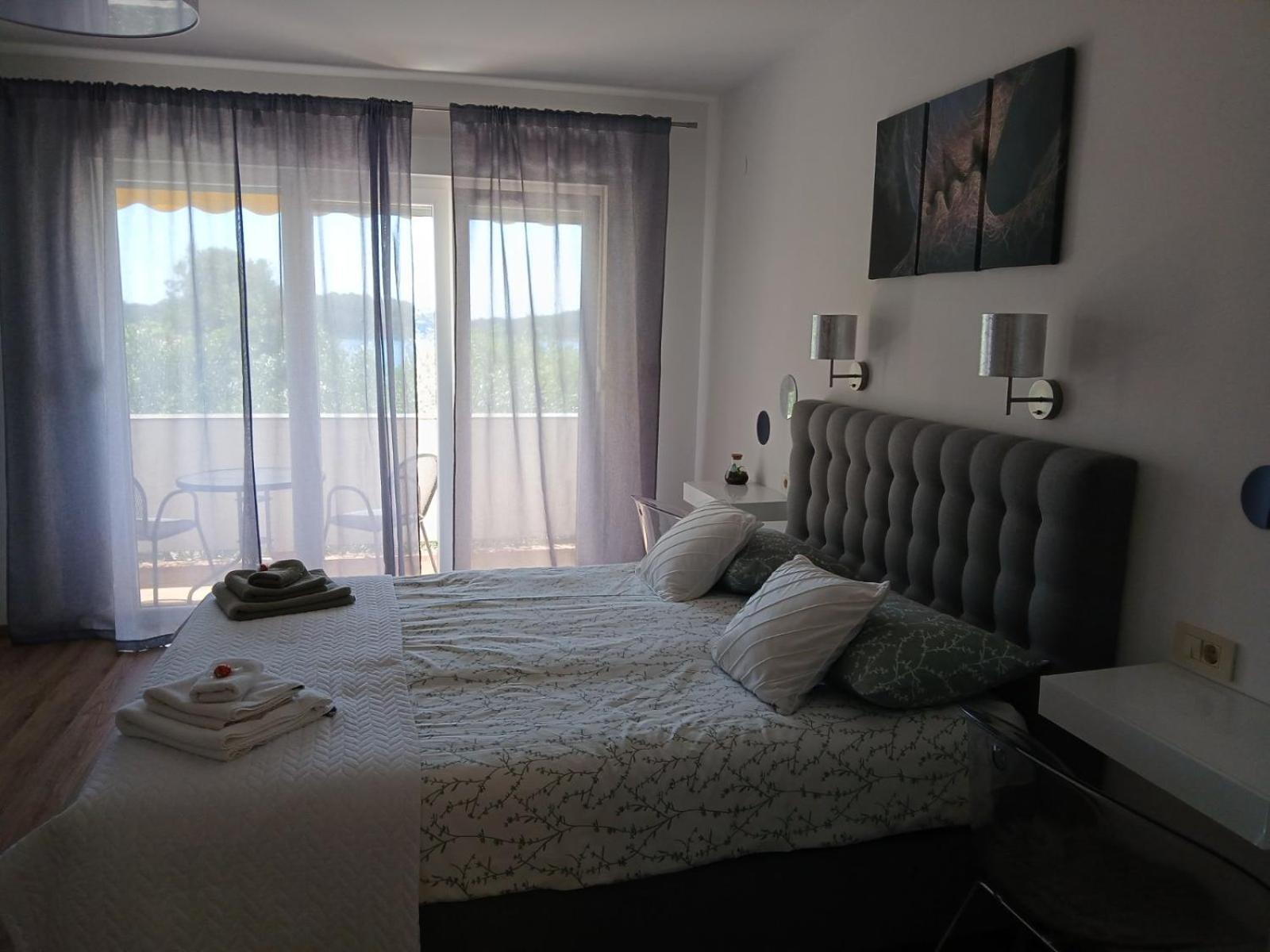 Riviera Rooms And Apartments Palit Exterior foto