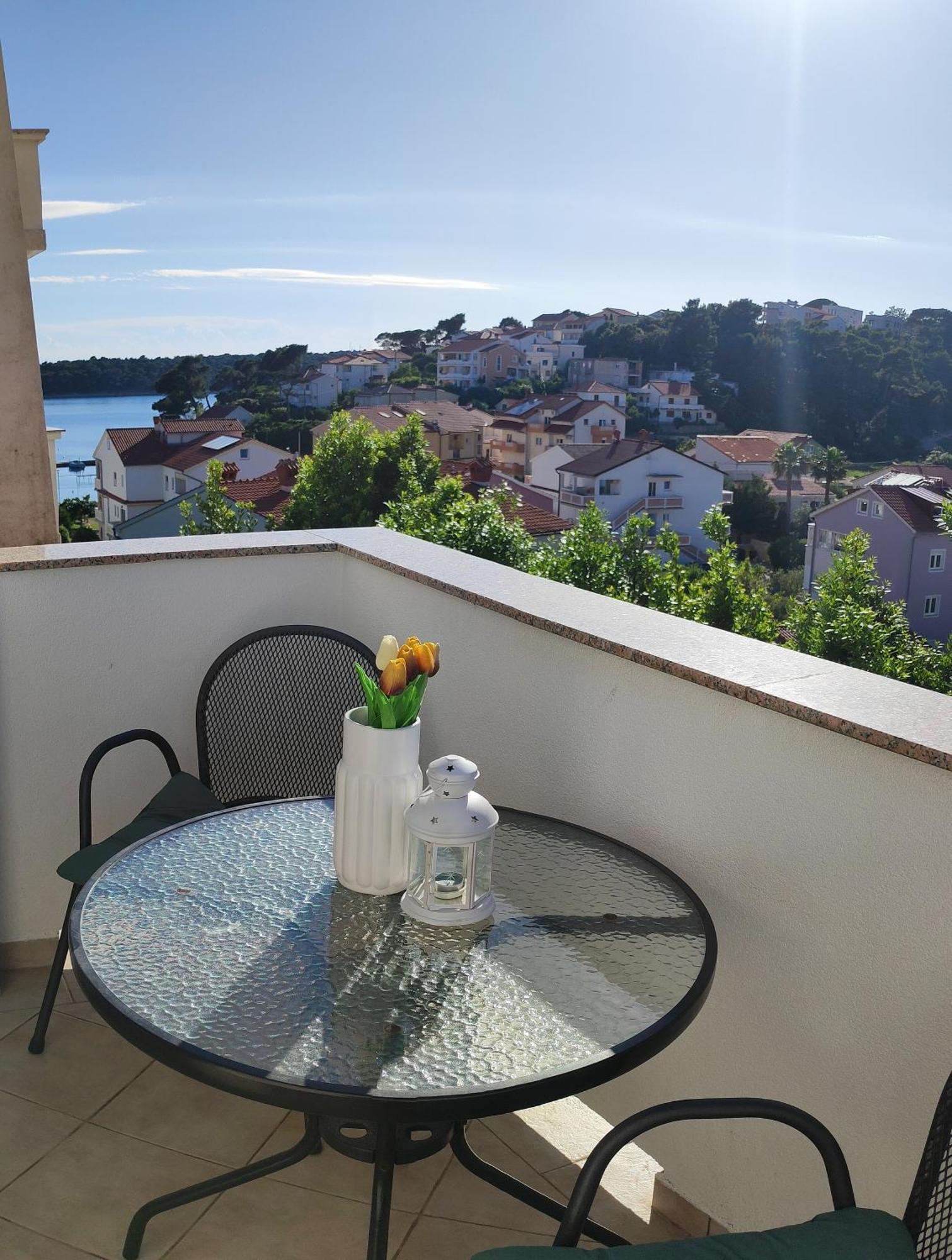 Riviera Rooms And Apartments Palit Exterior foto